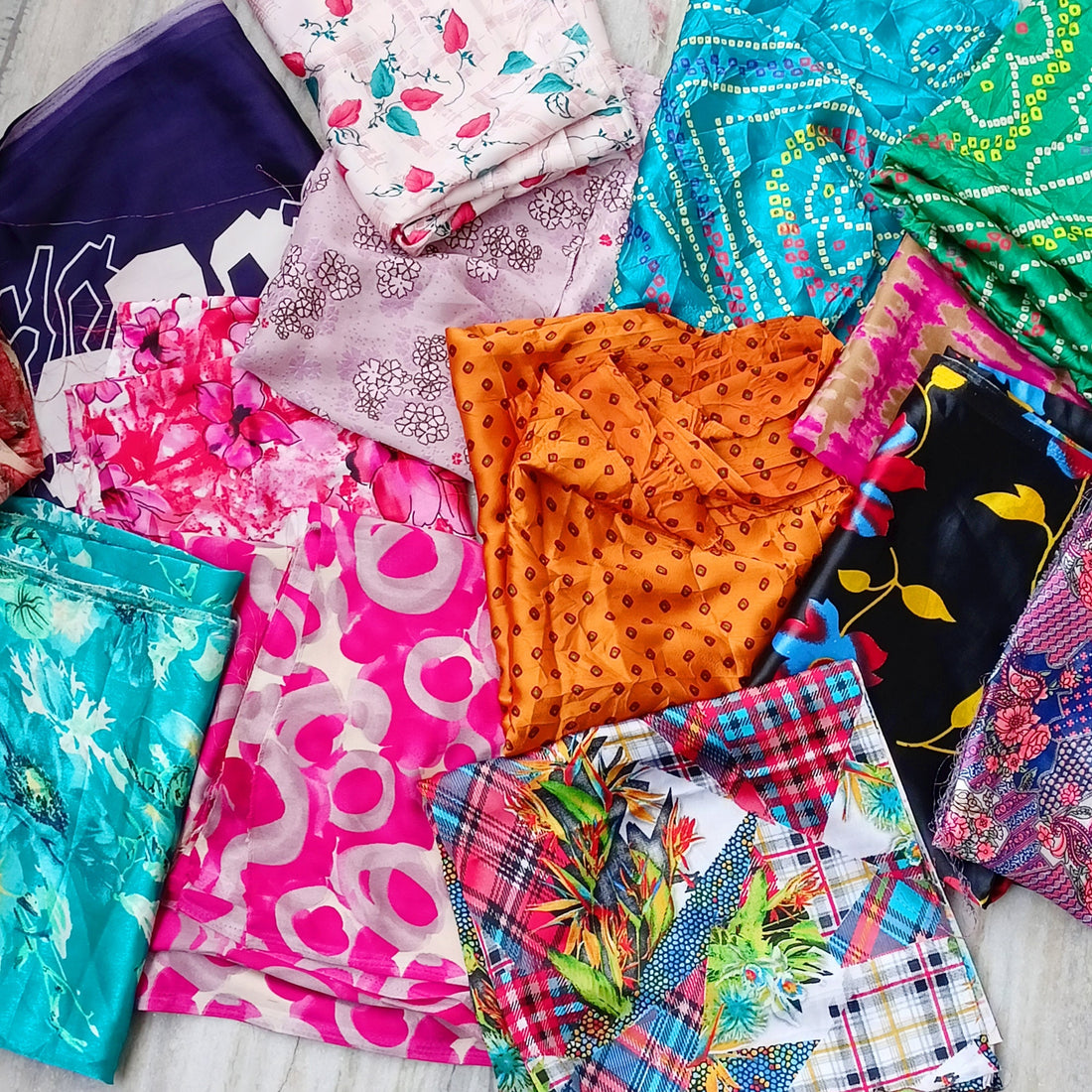 20cm Silk Scraps Fabric, Fabric Scrap Bunble, Mystery Bundle, Fabric Grab Bag, By the Pound, Satin Silk Scraps, Fabric Grab Bag, Boho Fabrics Kids Party Decorations,